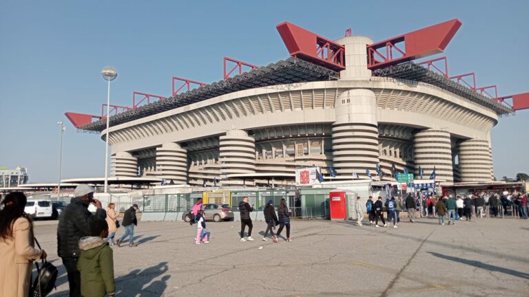 “Luci a San Siro”: Calciowebpuglia sarà presente a Milano per Milan-Lecce. I precedenti e le probabili formazioni.