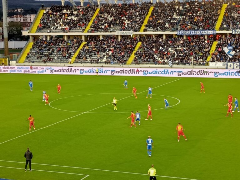 Gara “infuocata” al “Castellani”: contro l’ Empoli arriva la quinta sconfitta consecutiva. Decide un rigore di Ciccio Caputo.
