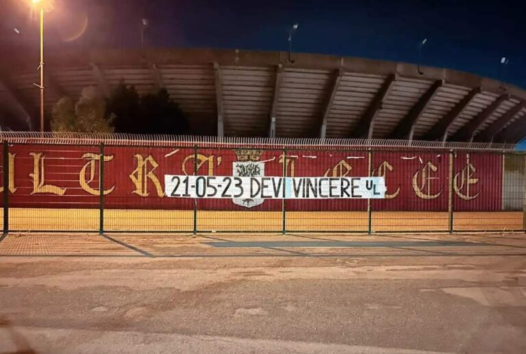 “DEVI VINCERE”: gli Ultrà Lecce caricano la squadra in vista della sfida salvezza di domani. Le probabili formazioni.