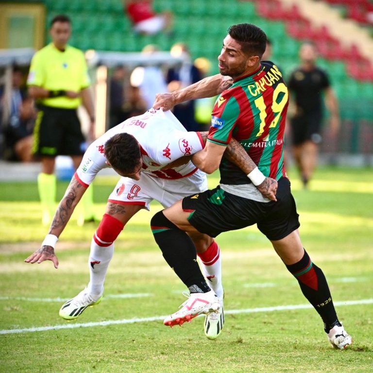 Bari, a Terni finisce 0-0. Biancorossi rimandati e salvati dal palo su Raimondo