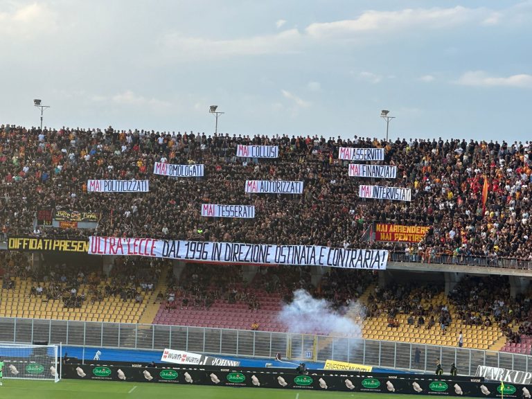 Esordio amaro per il Lecce: l’ Atalanta si impone con un sonoro 4-0. Spettacolo sugli spalti della Curva leccese.