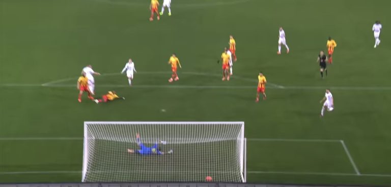 Fischi d’amore per un Lecce evanescente: la Roma passa al “Via del Mare” con Ferguson e Dovbyk