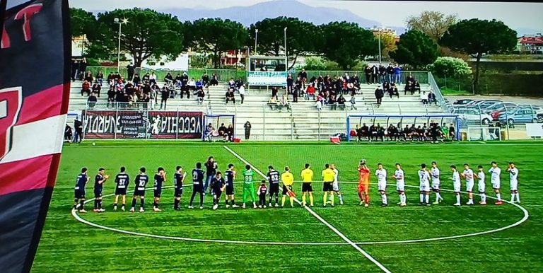 Nardò frenato dall’Acerrana. E’ solo 0-0.